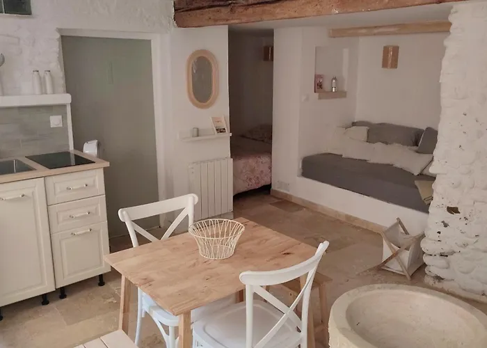 Studio Climatise Au Calme Au Coeur Du Village Medieval Avec Rue Pietonne