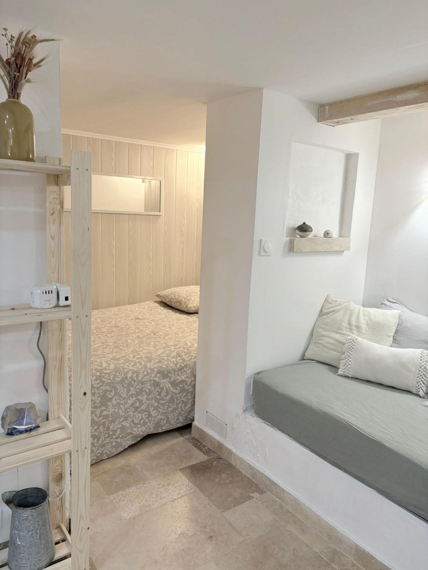 Appartement Climatise Au Calme Au Coeur Du Village Medieval Avec Rue Pietonne
